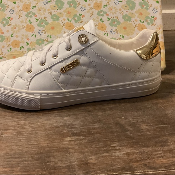 Women’s low top shoes guess shoes! - Picture 10 of 11